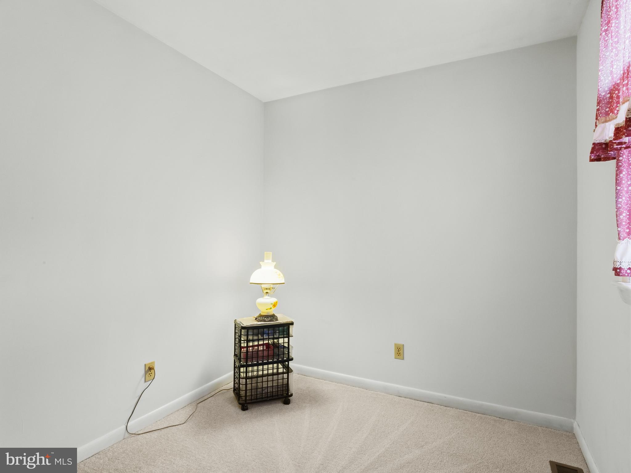 WOODLAND BEACH - Residential