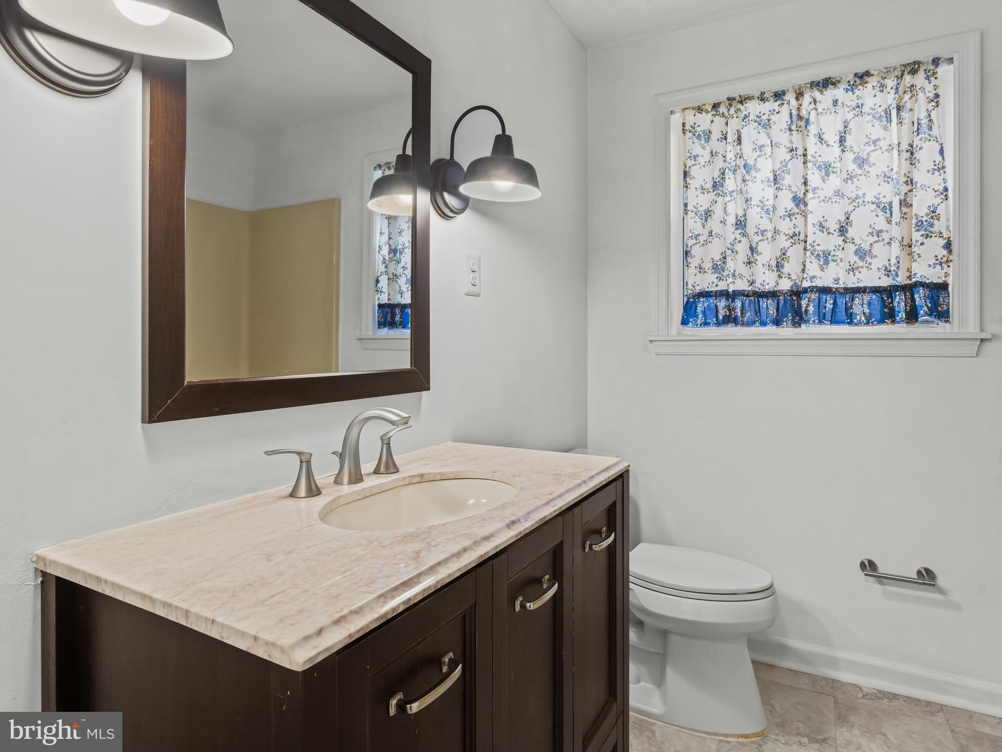 WOODLAND BEACH - Residential