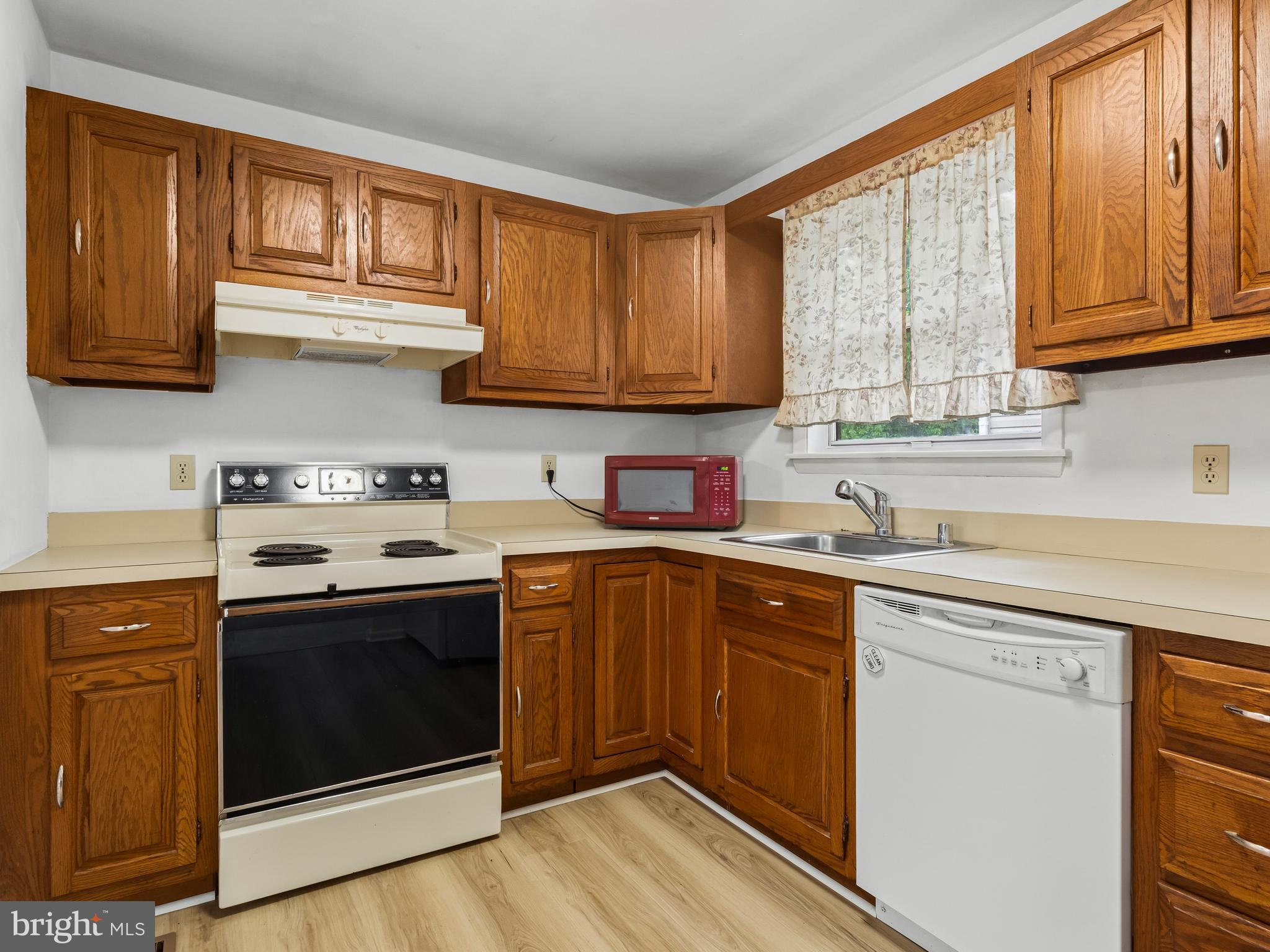 WOODLAND BEACH - Residential