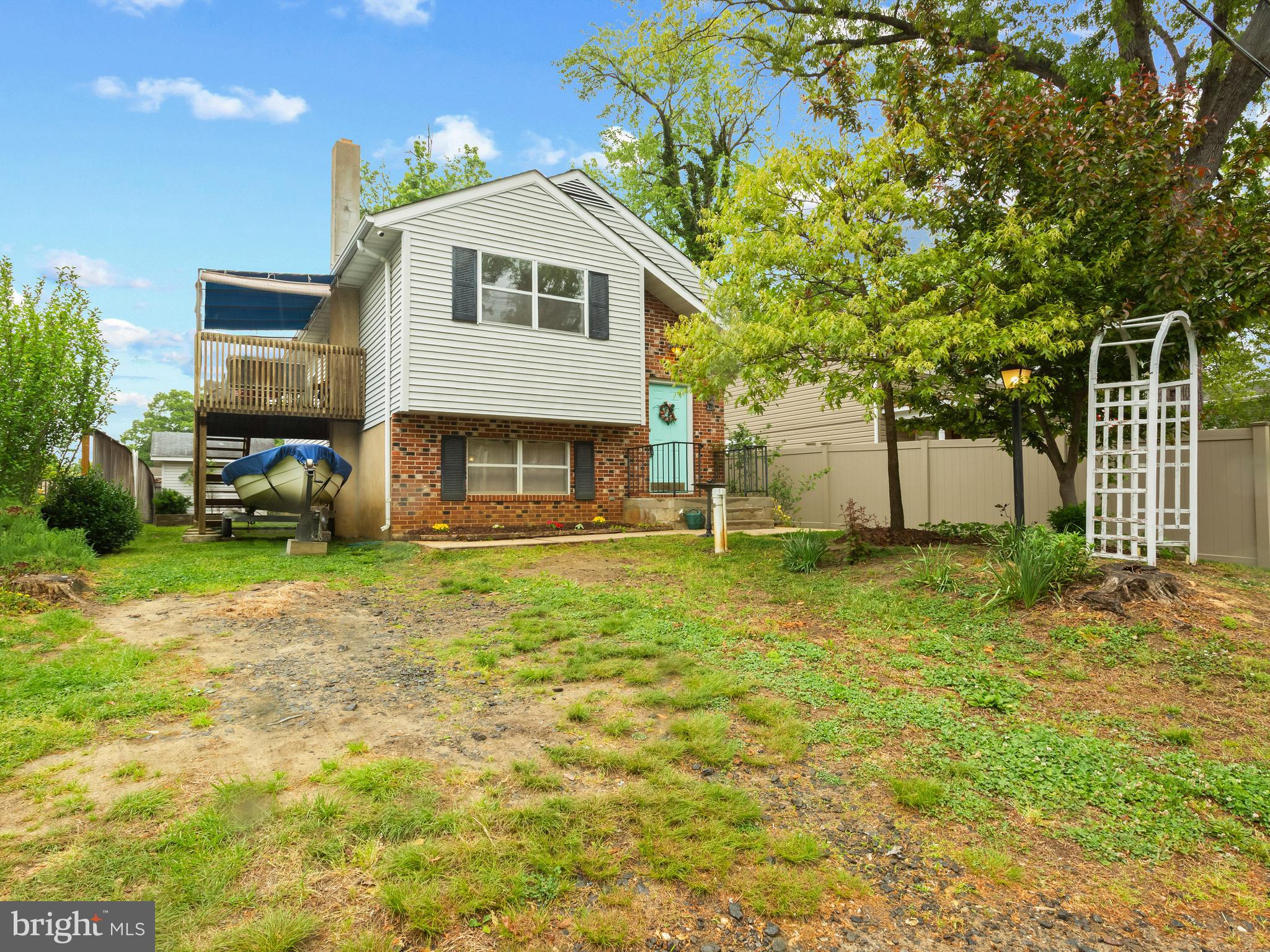 WOODLAND BEACH - Residential