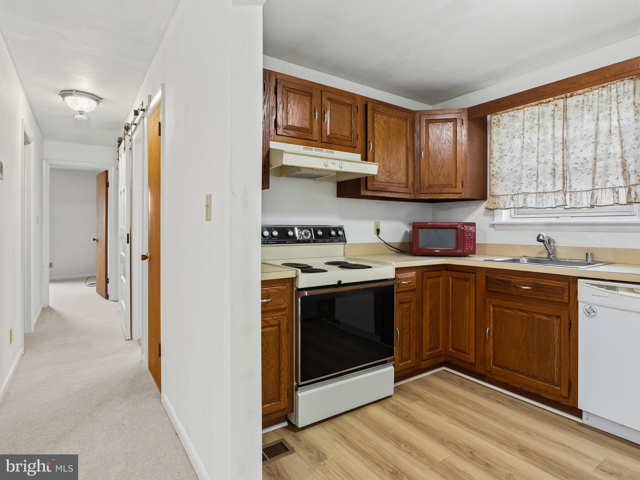 WOODLAND BEACH - Residential