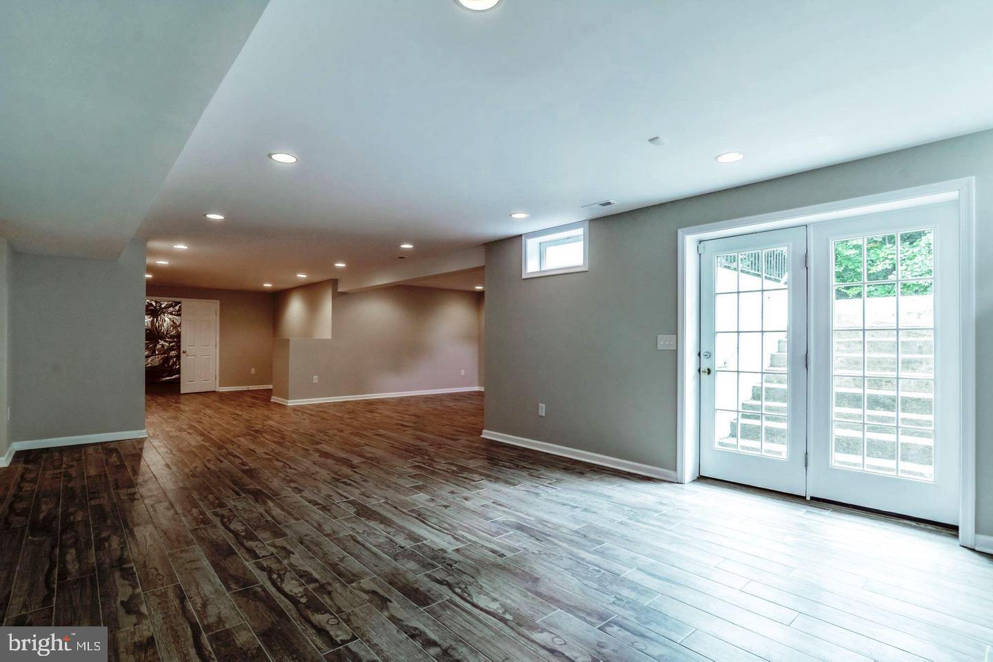 STOWE OF AMYCLAE - Residential Lease