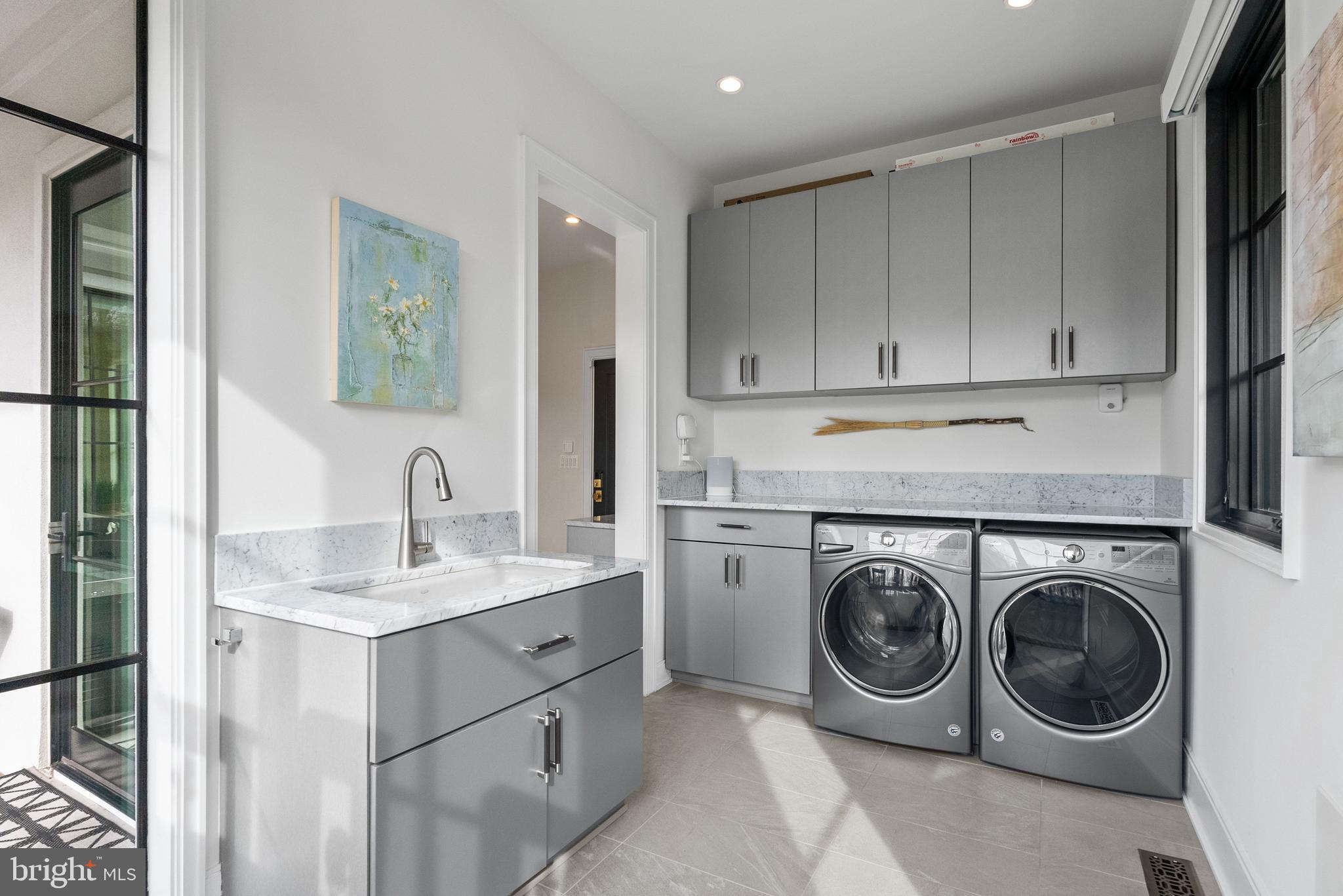 DOWNSCREST - Residential