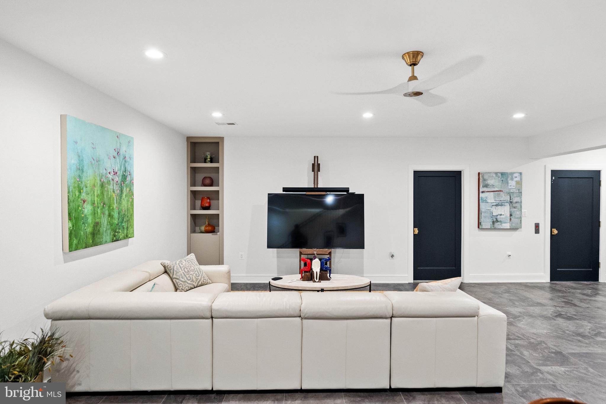 DOWNSCREST - Residential