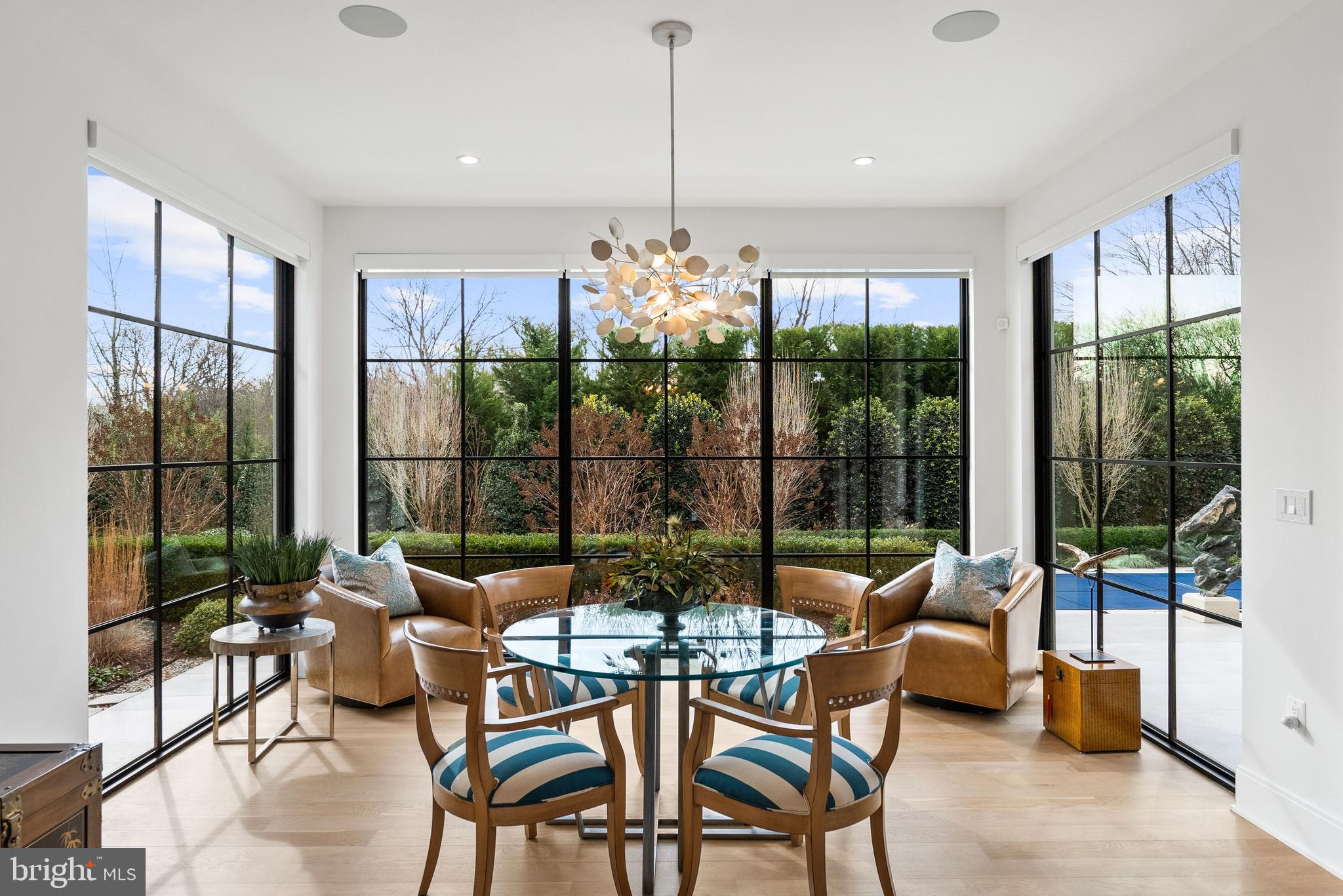 DOWNSCREST - Residential