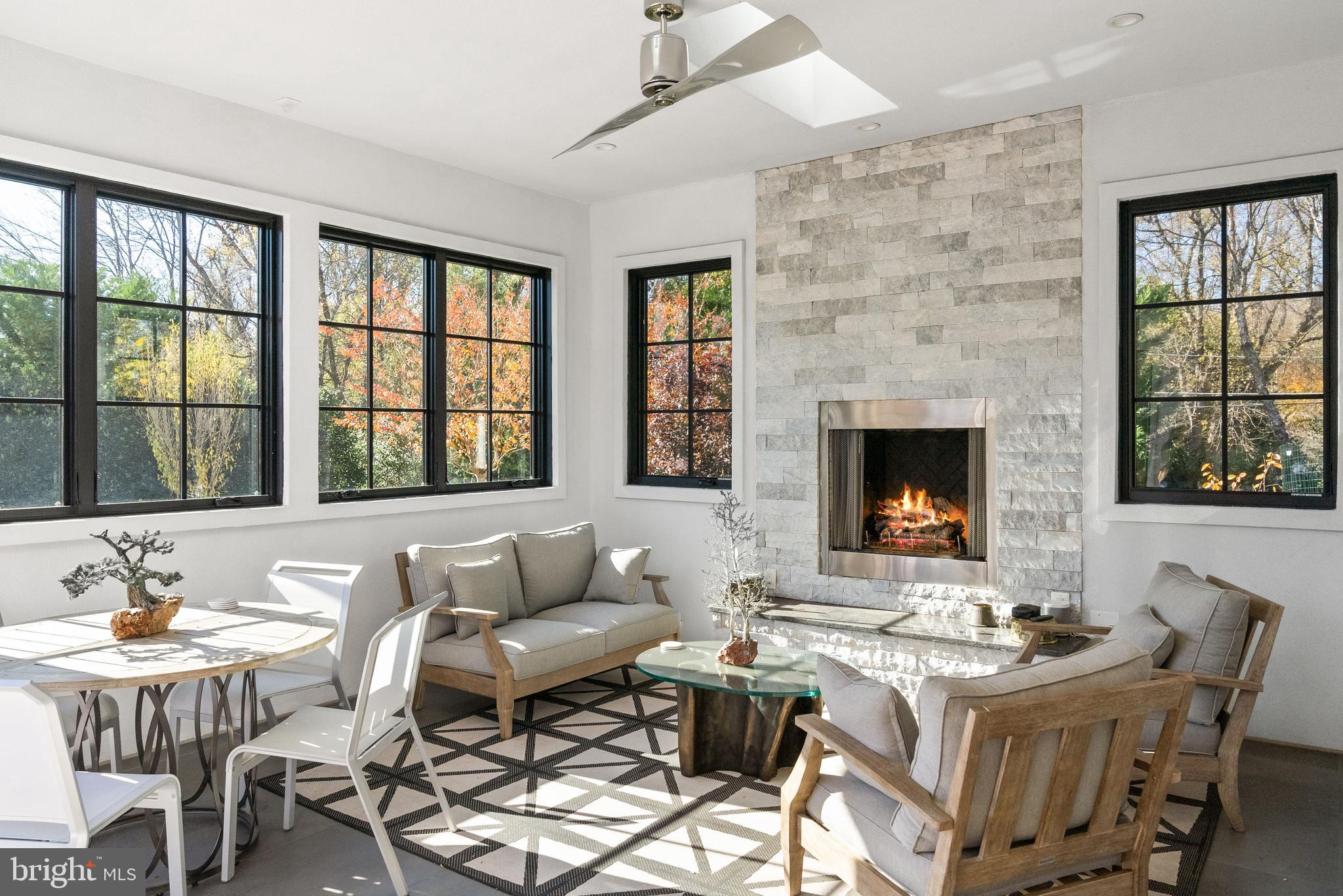 DOWNSCREST - Residential