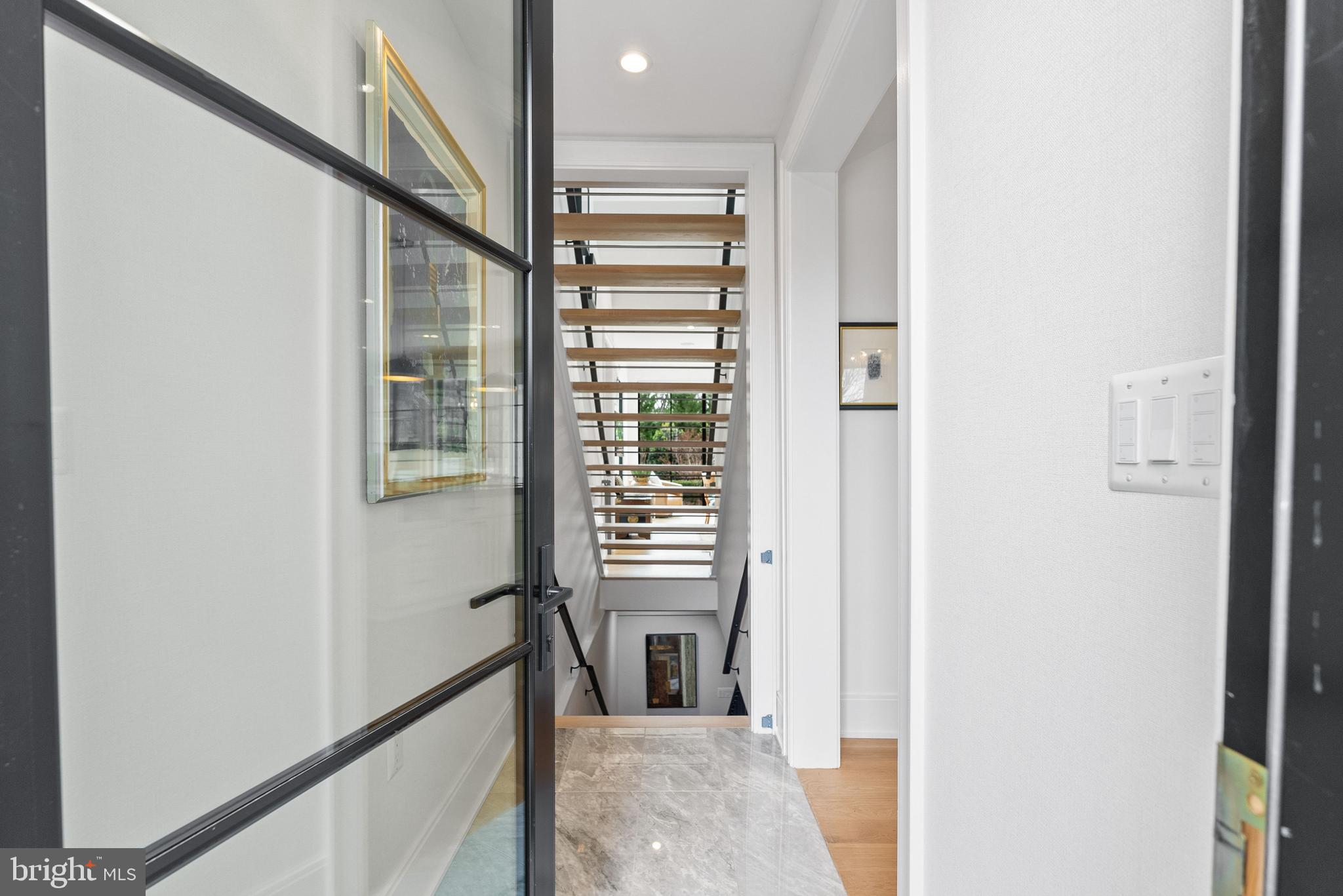 DOWNSCREST - Residential