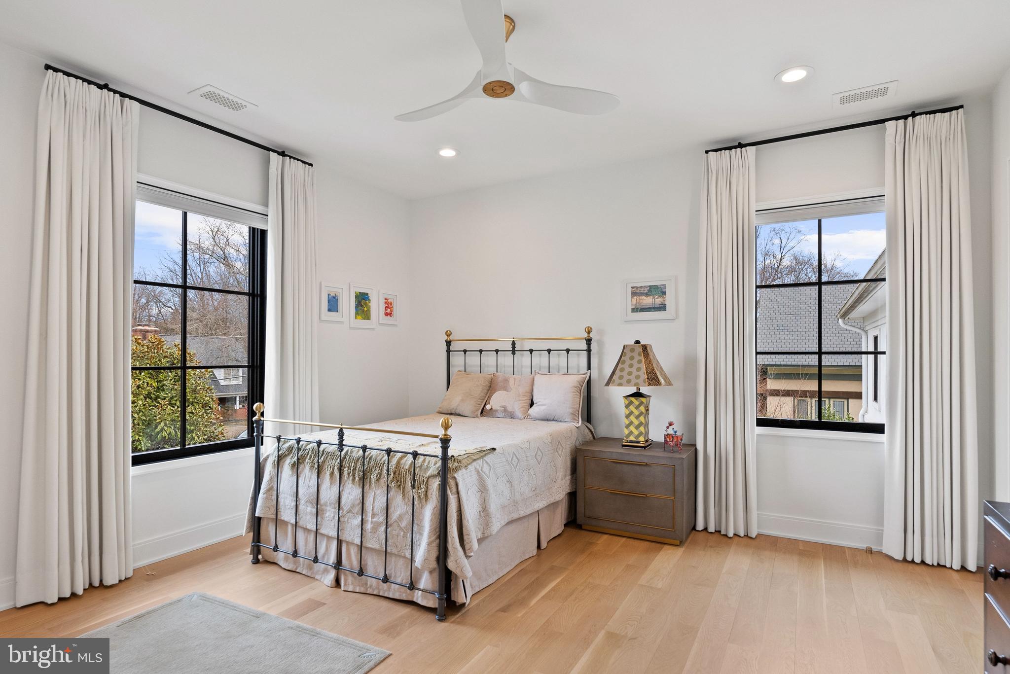 DOWNSCREST - Residential