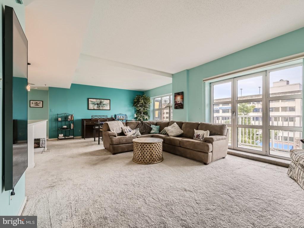 HARBOR EAST - Residential