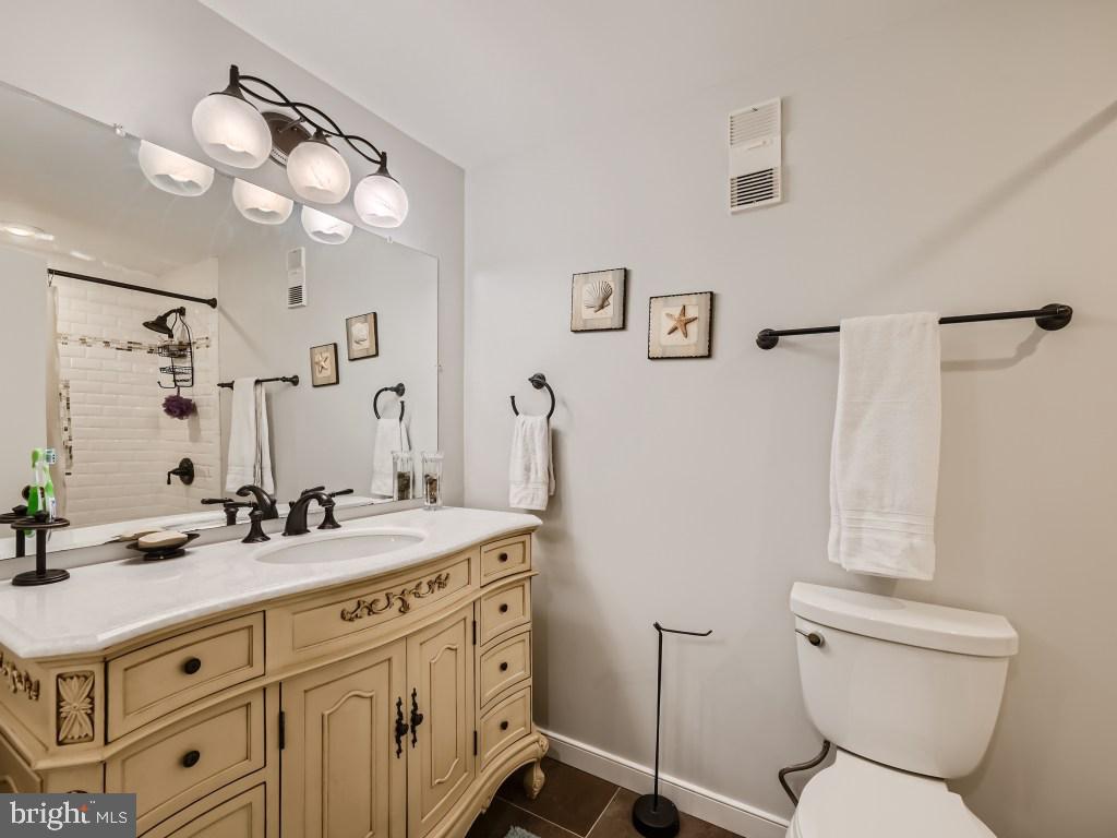 HARBOR EAST - Residential