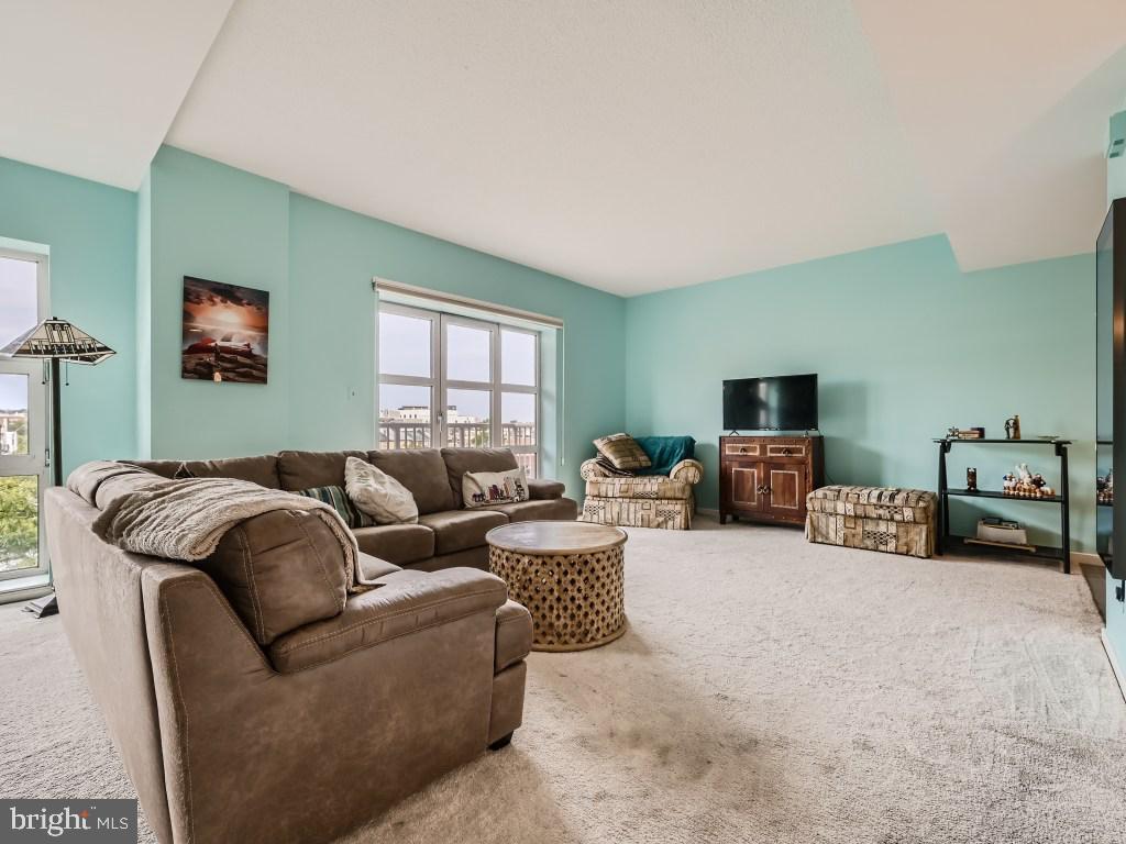 HARBOR EAST - Residential