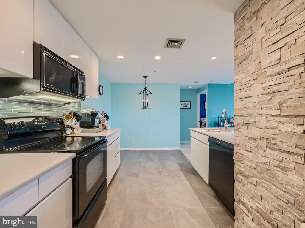 HARBOR EAST - Residential