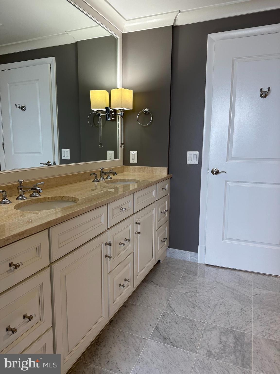 MIDTOWN AT RESTON TOWN CENTER - Residential Lease