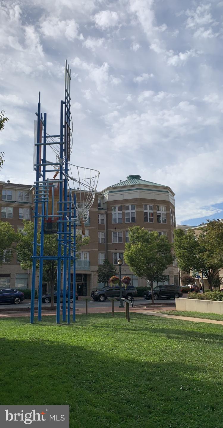 MIDTOWN AT RESTON TOWN CENTER - Residential Lease