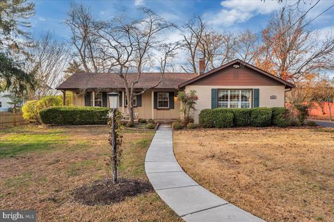 418 LINDSAY AVENUE LAUREL SPRINGS NJ 08021