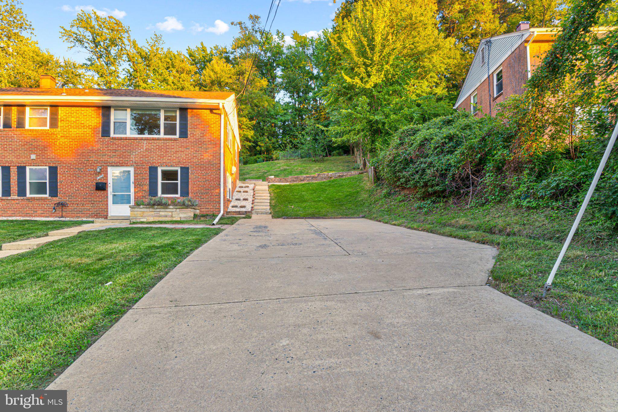 6209 SANDLIN COURT