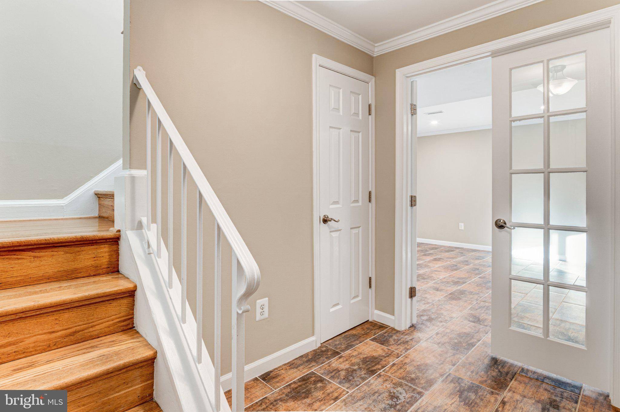 6209 SANDLIN COURT