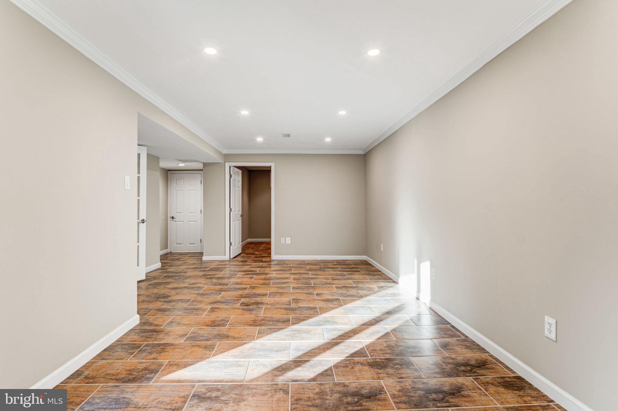 6209 SANDLIN COURT