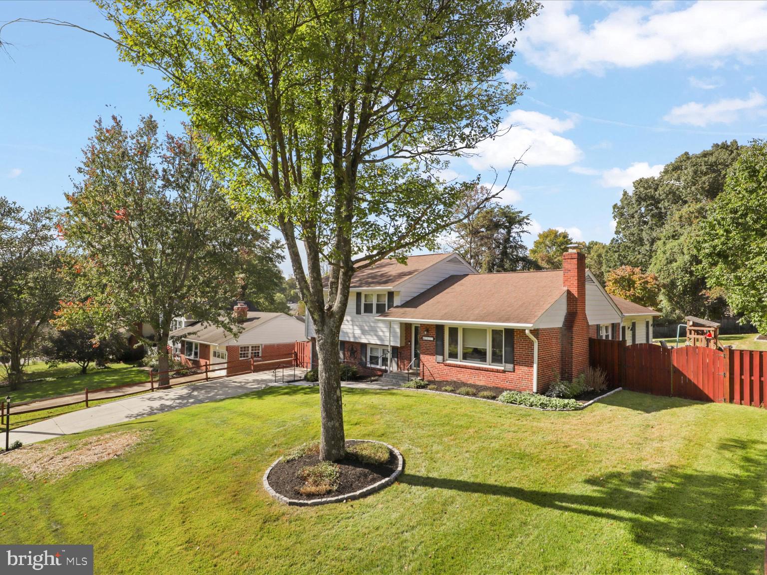 5633 INVERCHAPEL ROAD