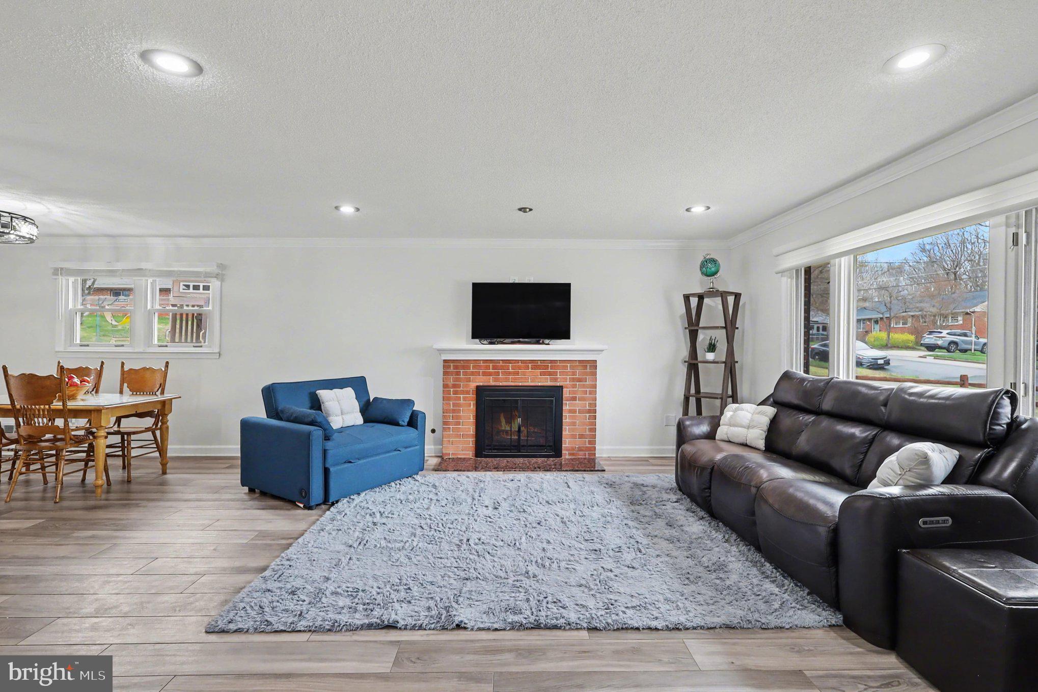 5633 INVERCHAPEL ROAD