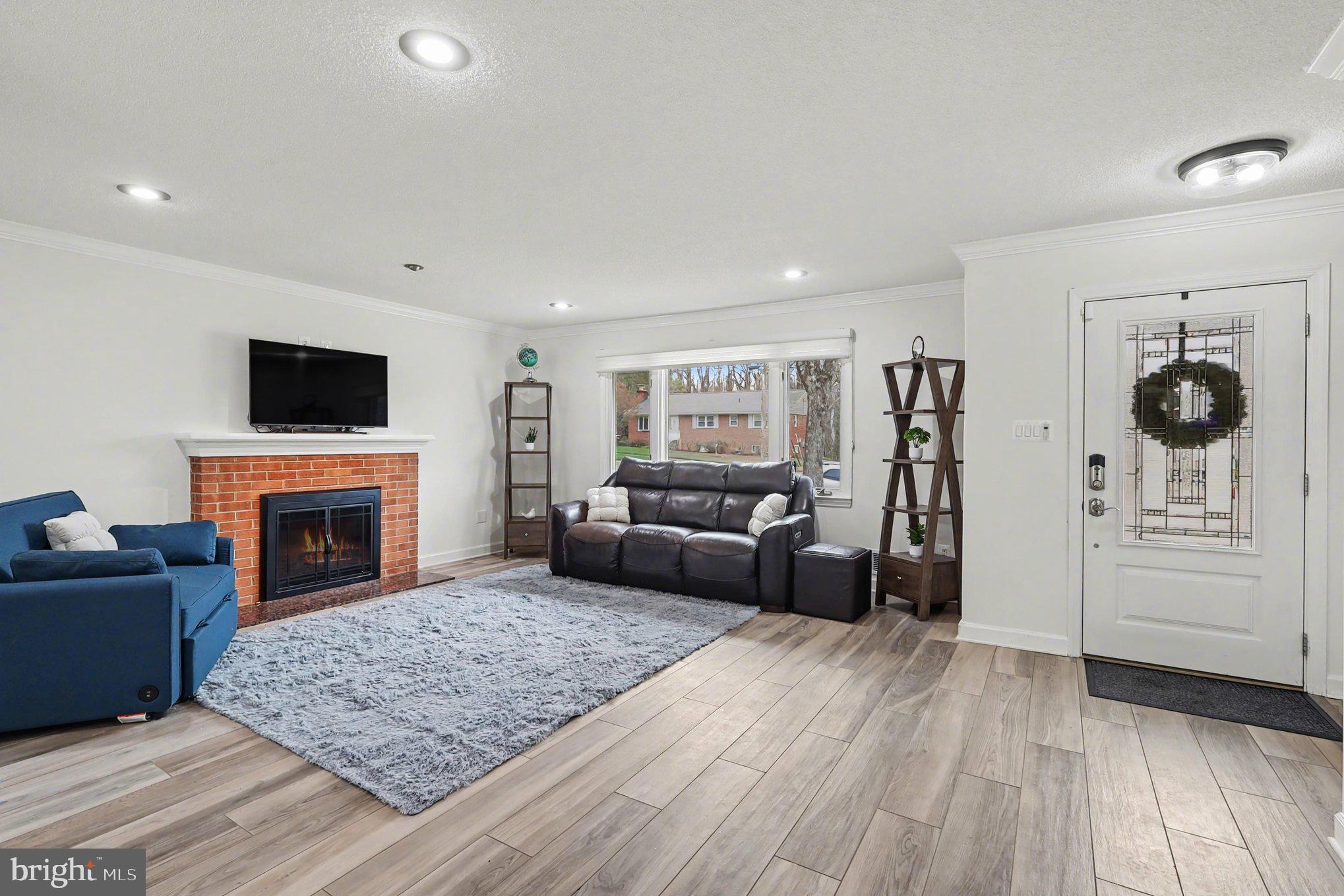 5633 INVERCHAPEL ROAD