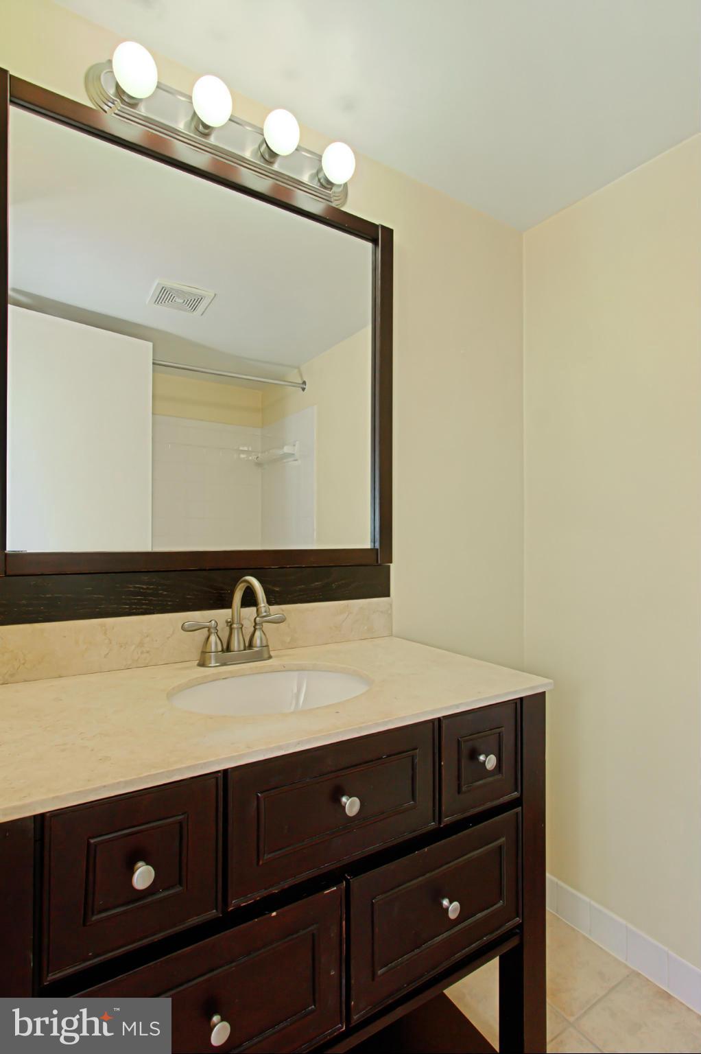 SOUTHAMPTON - Residential Lease