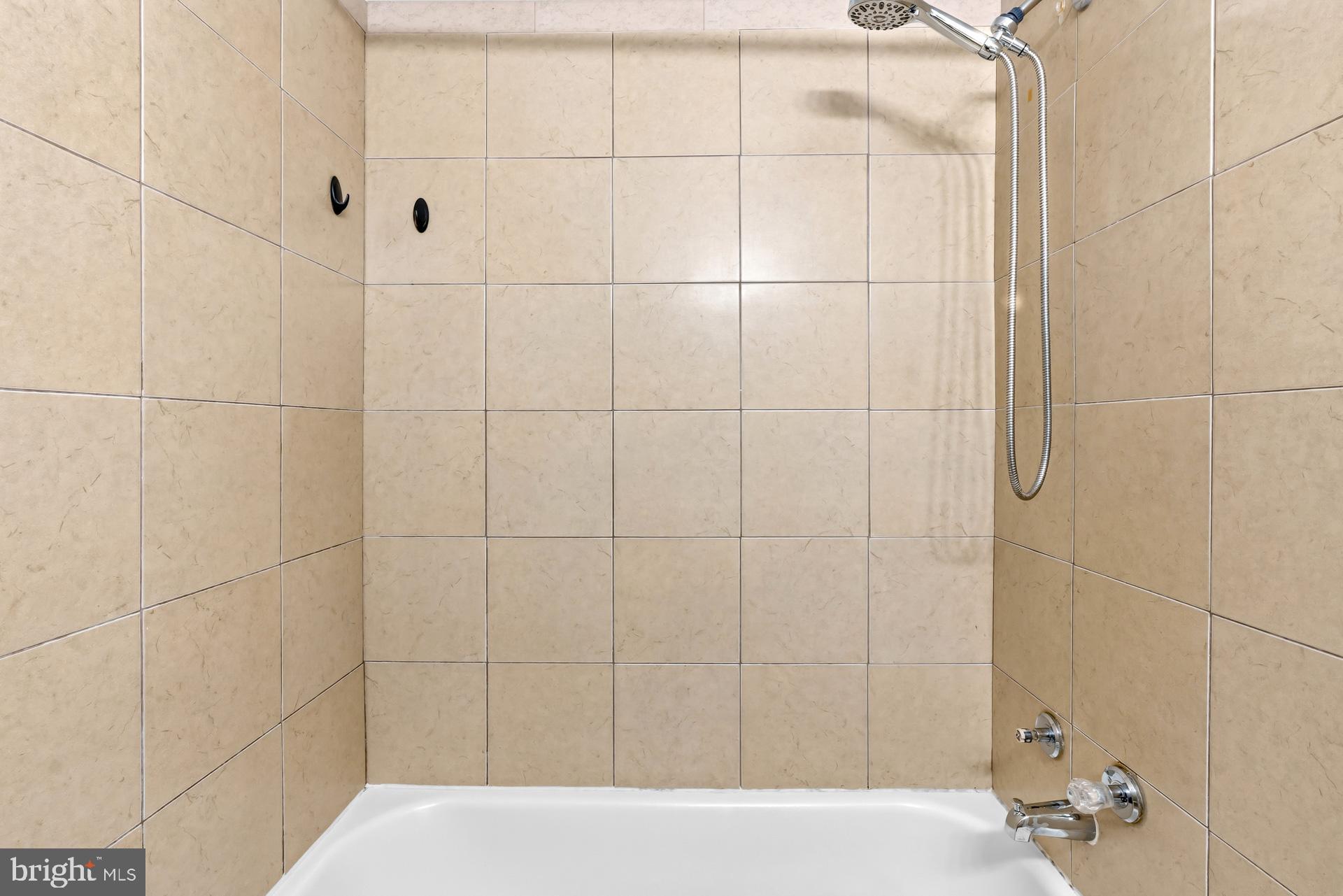 FALLS CHURCH GARDENS - Residential