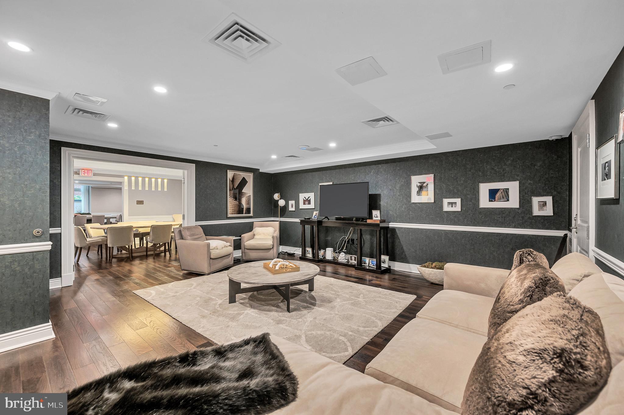 HAMPDEN ROW - Residential