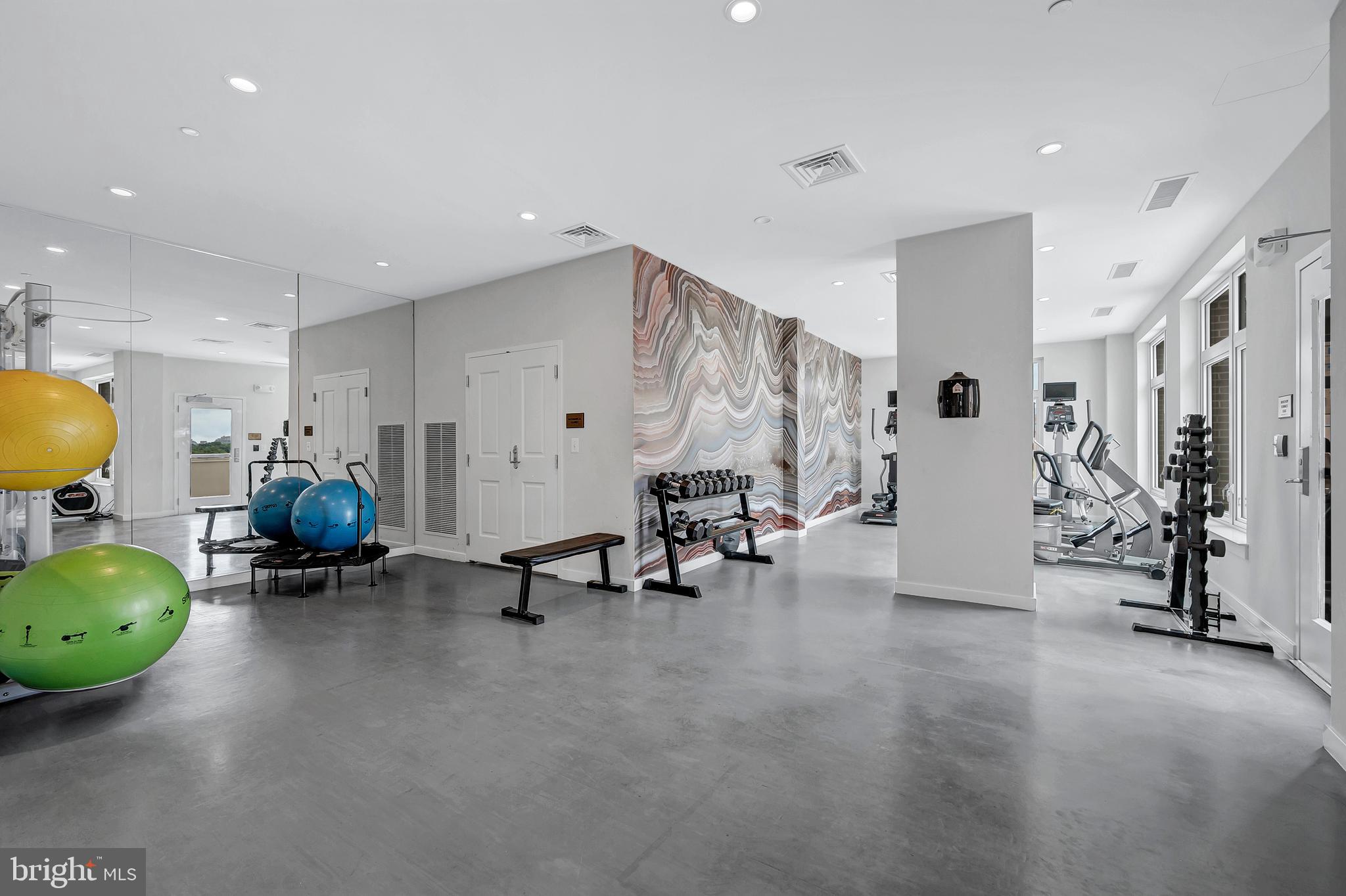 HAMPDEN ROW - Residential