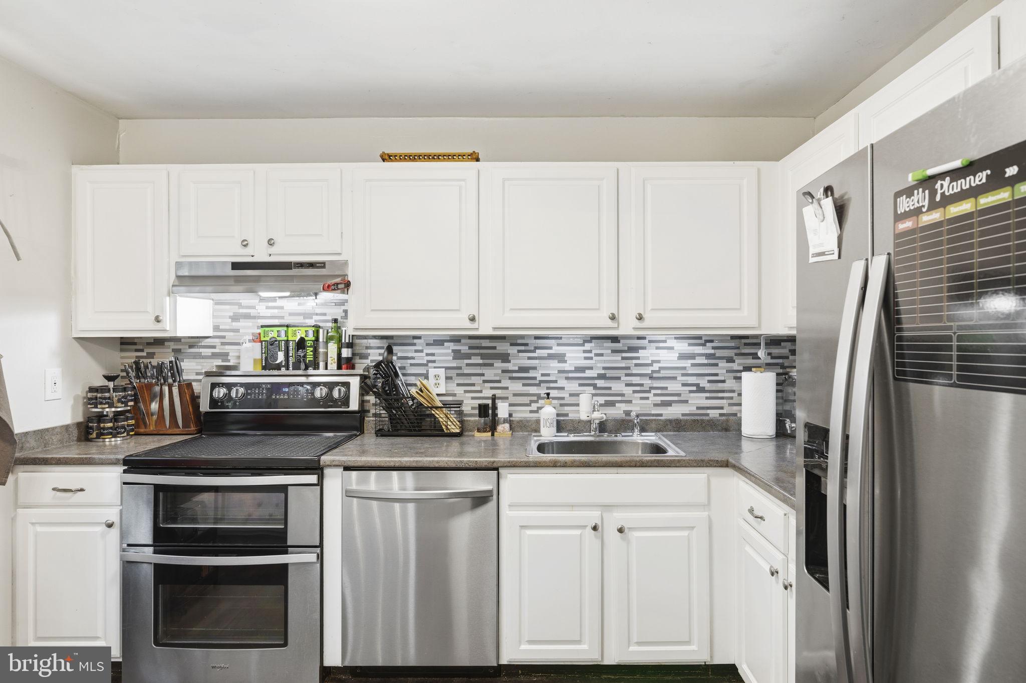 WOODSDALE MANOR - Residential