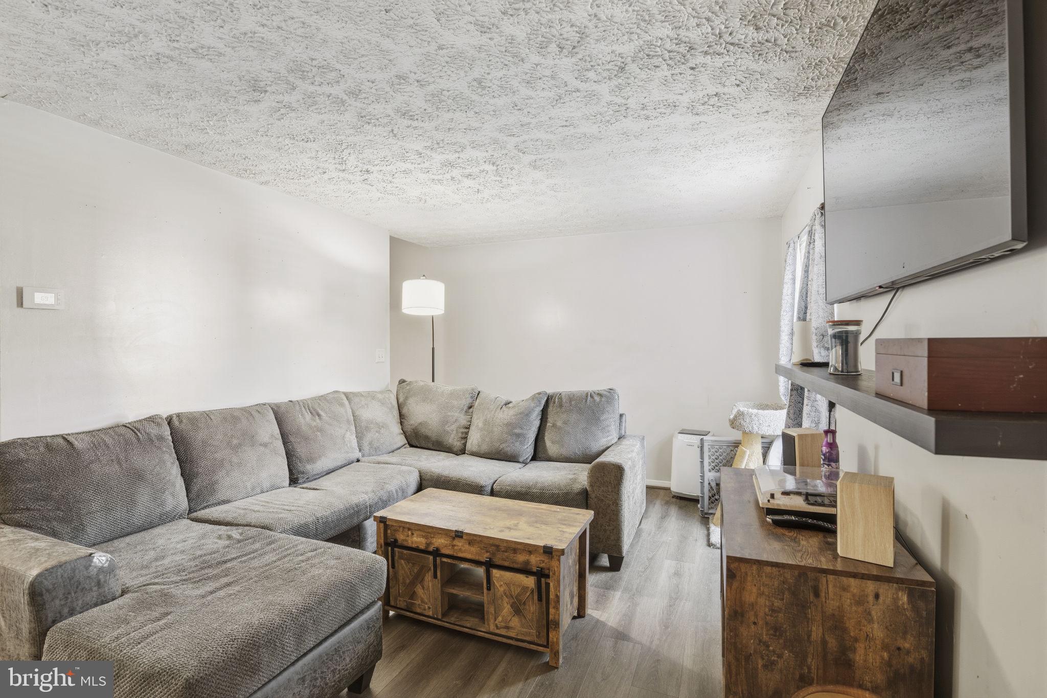 WOODSDALE MANOR - Residential