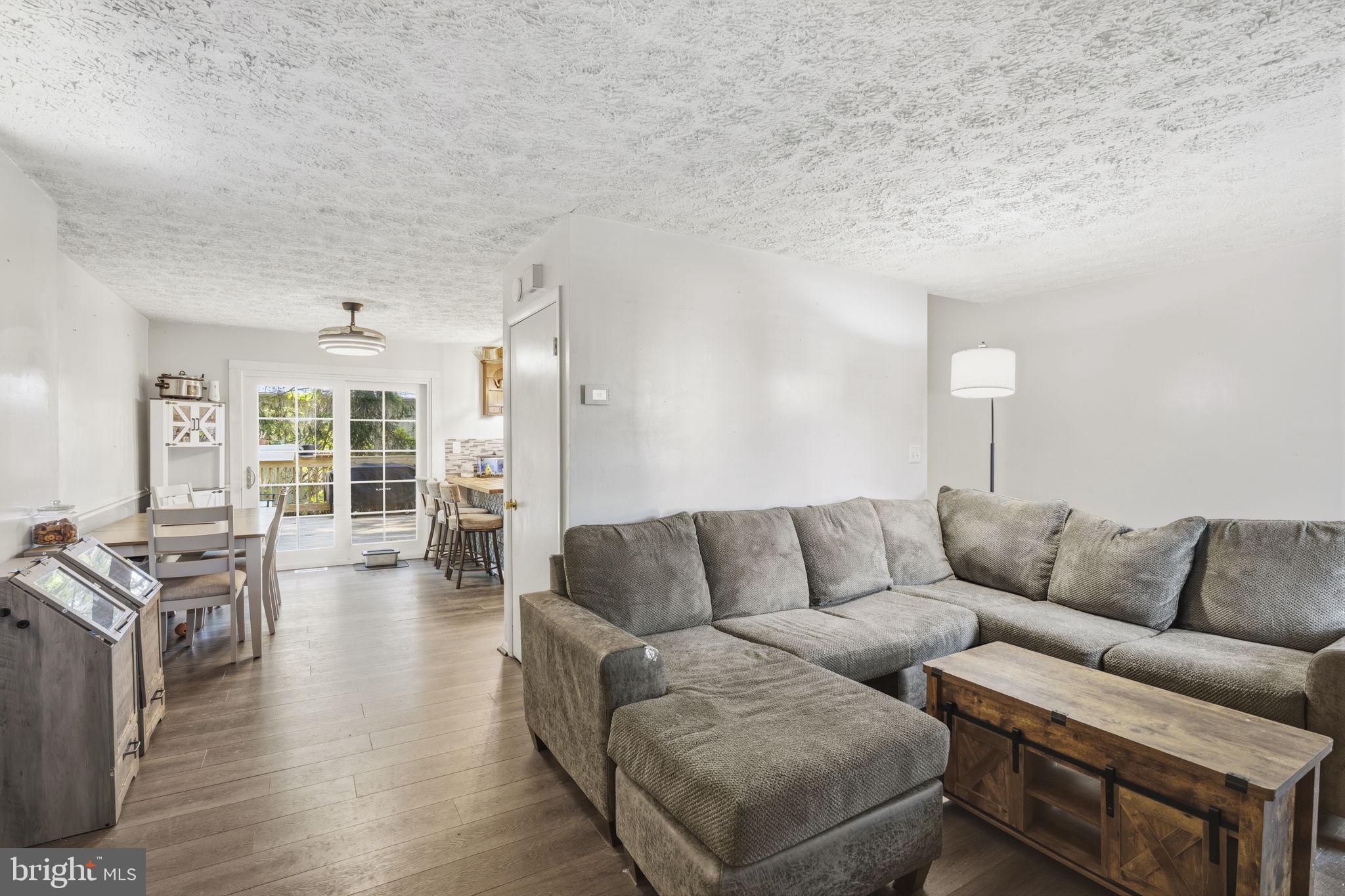 WOODSDALE MANOR - Residential