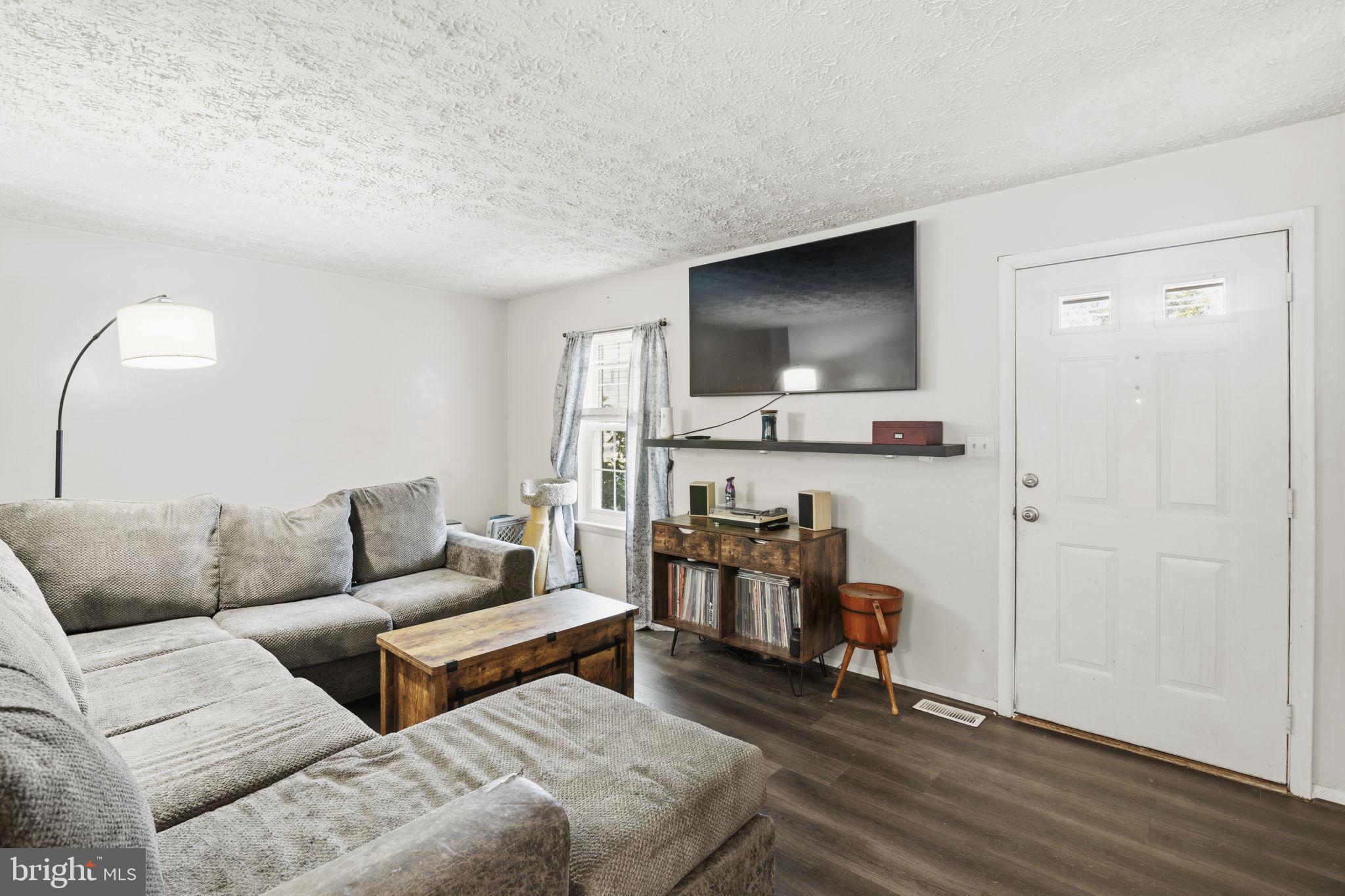 WOODSDALE MANOR - Residential