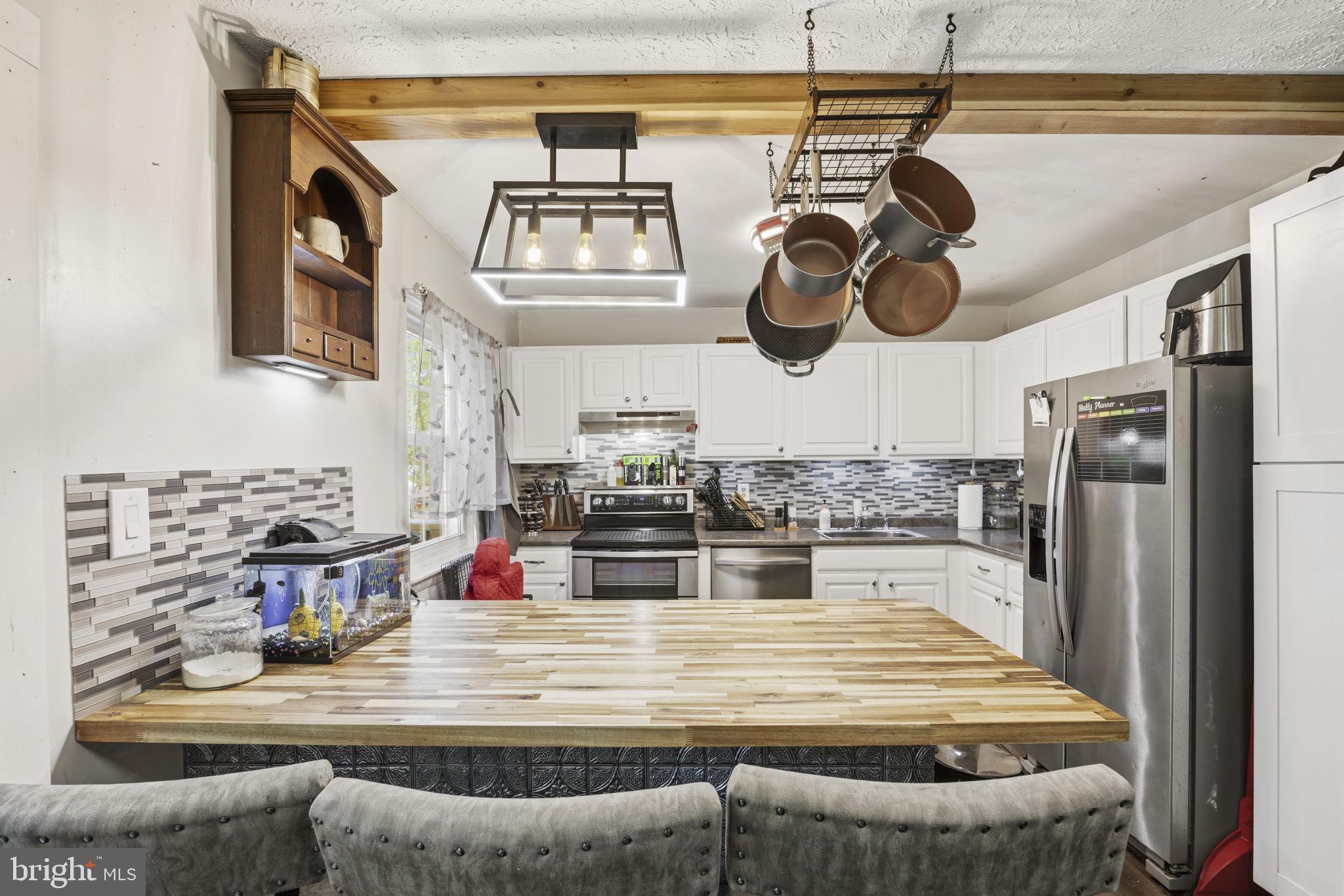 WOODSDALE MANOR - Residential