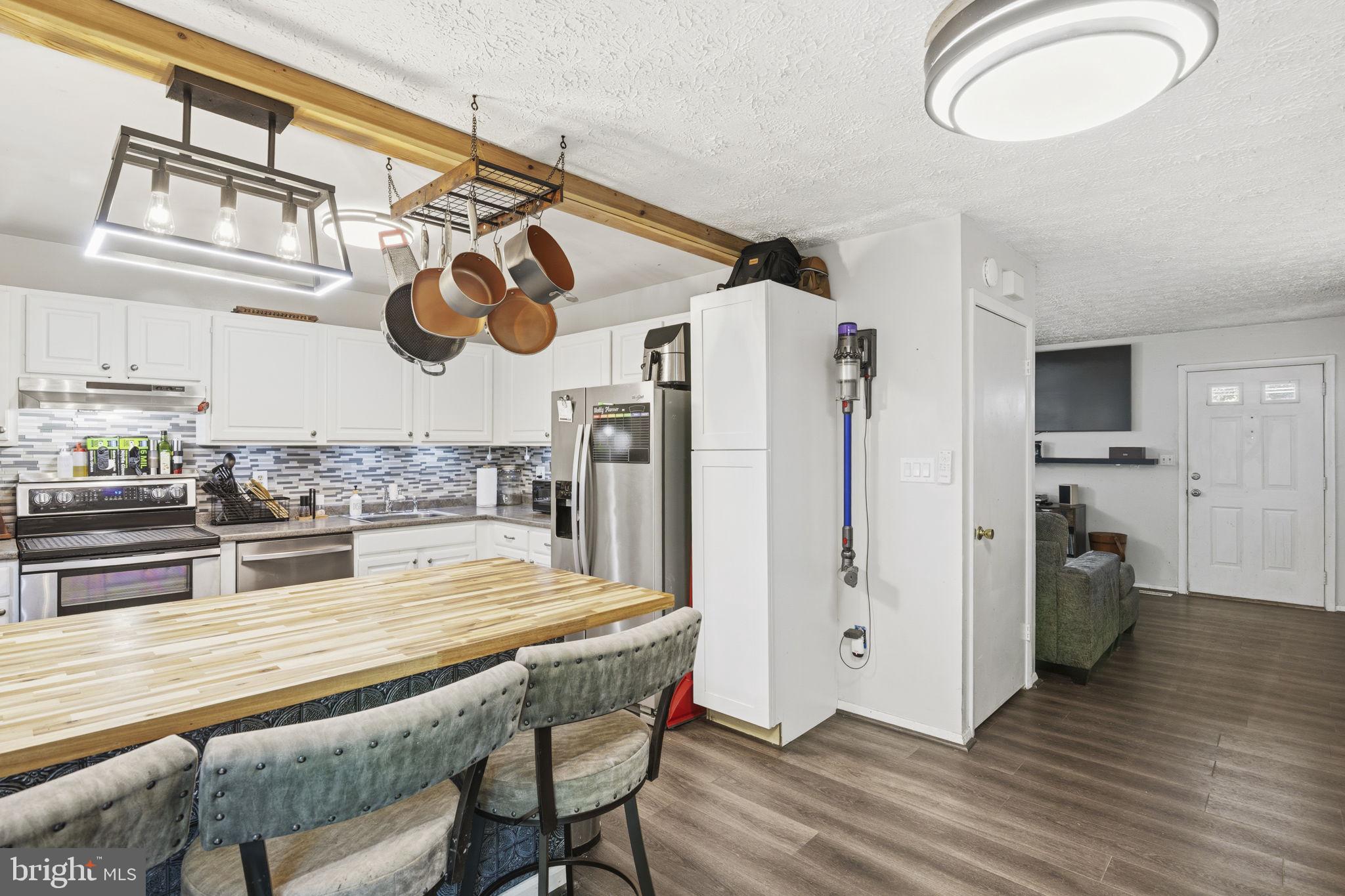 WOODSDALE MANOR - Residential