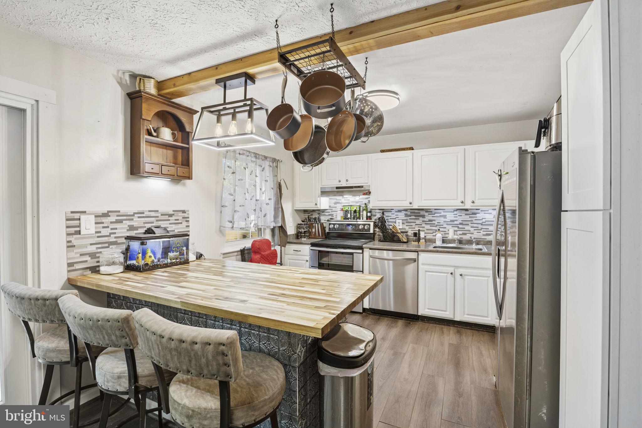 WOODSDALE MANOR - Residential