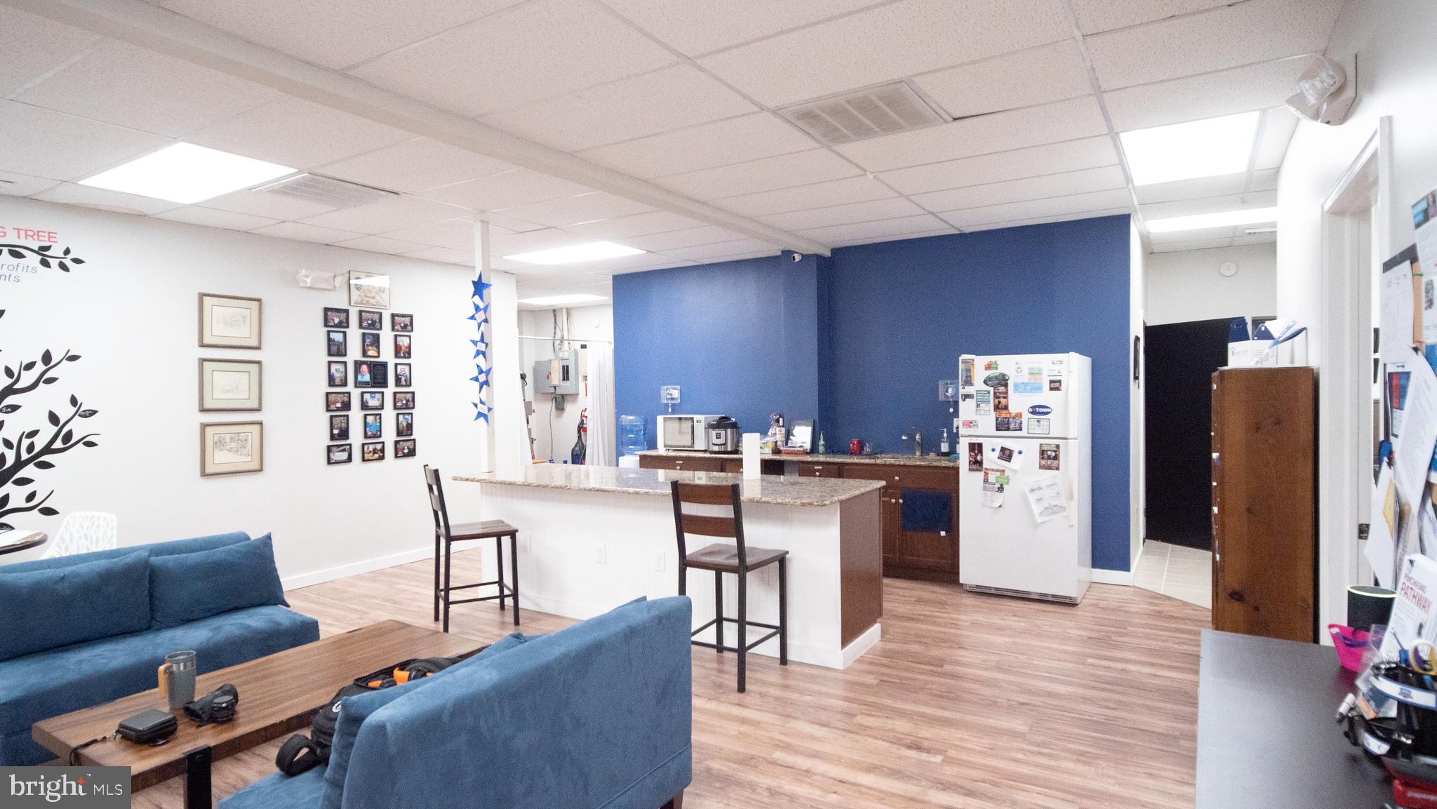 4333 LINCOLN HIGHWAY E