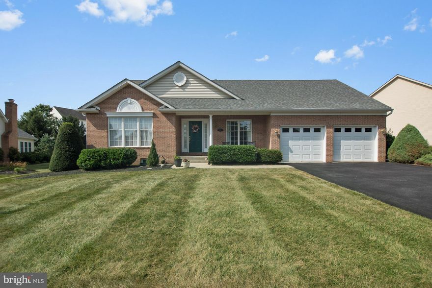 Move right in!!!  Beautifully maintained one story living with full basement, large, level lot w/patio. Foyer entrance w/formal living & dining rms, kitchen w/breakfast nook opens to family rm w/cozy fireplace. Master suite w/separate shower, soaking tub & dbl vanity. All bedrooms boast hardwood floors! 2 car garage, quite cul-de-sac location in lovely neighborhood!  Call today to schedule a tour!