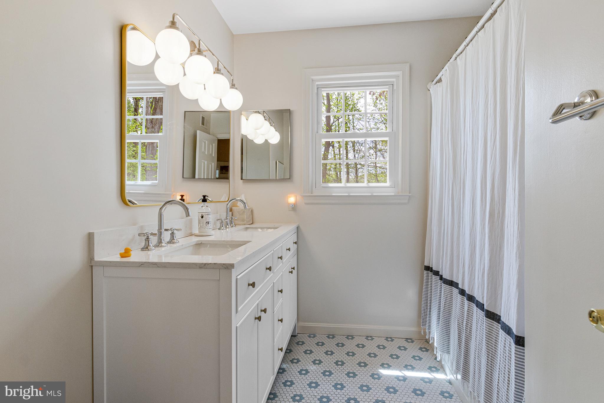 CHAPEL SQUARE - Residential