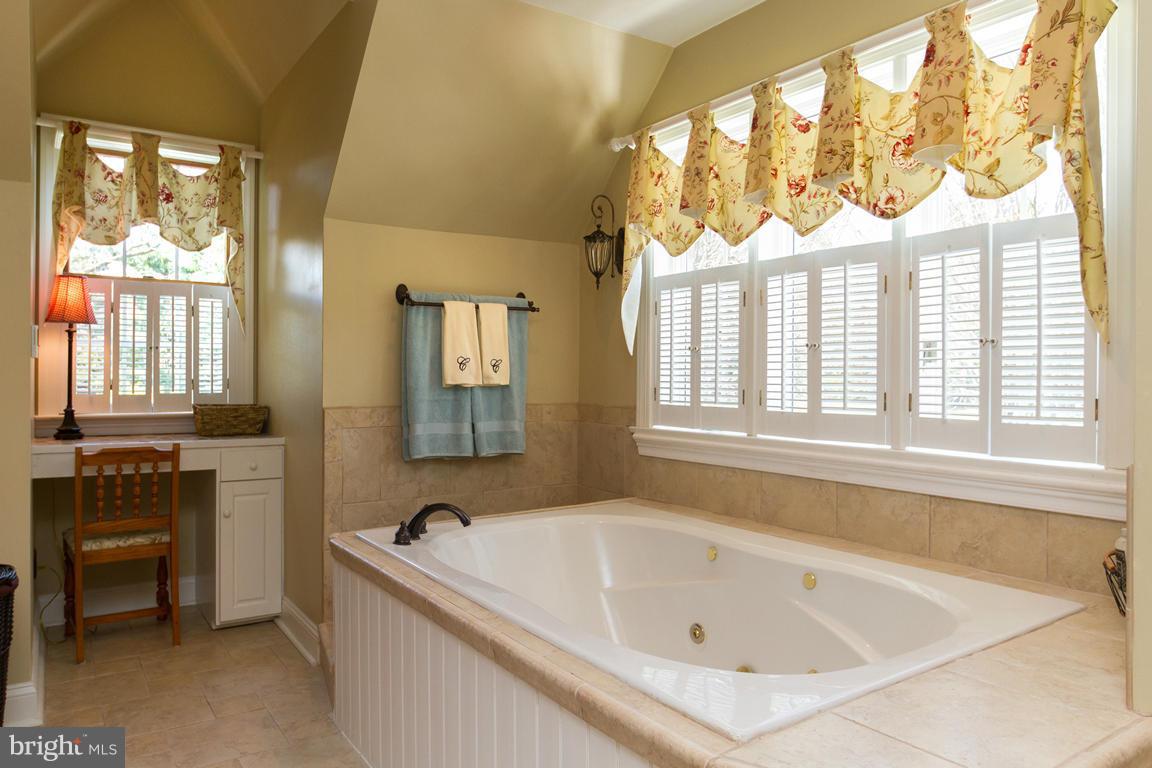 KENMAR MANOR - Residential