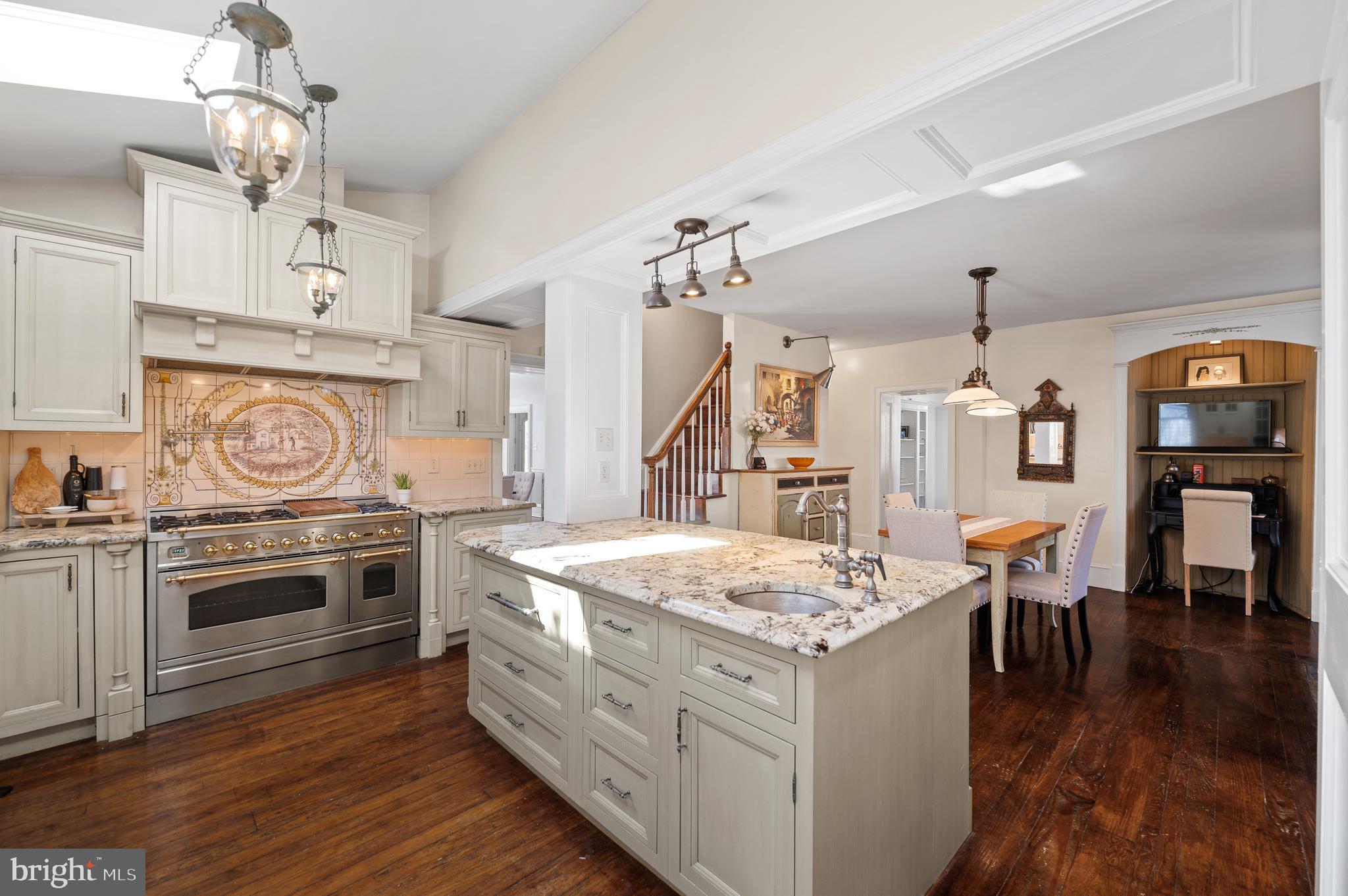 GREYTHORNE WOODS - Residential