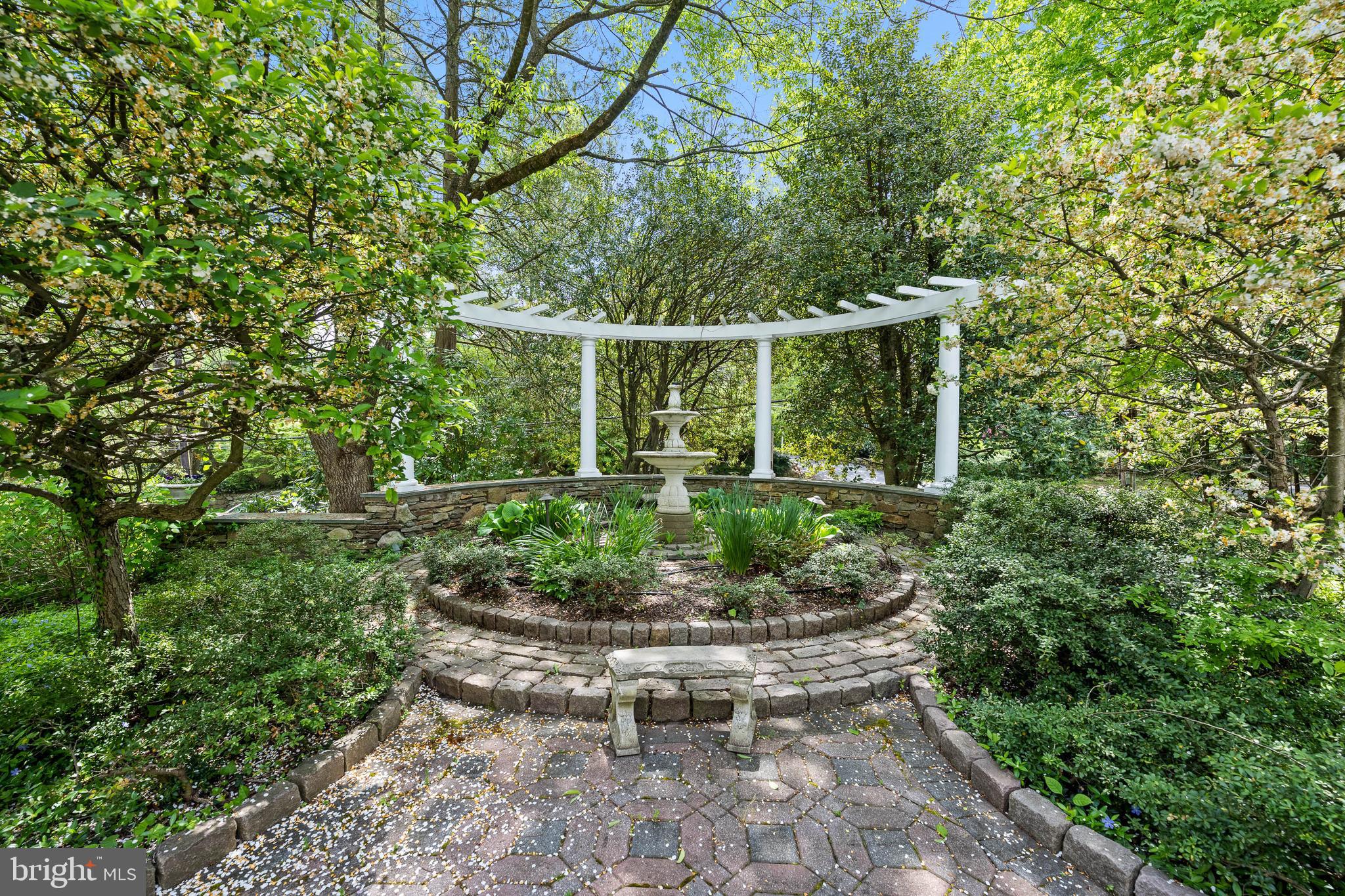 GREYTHORNE WOODS - Residential