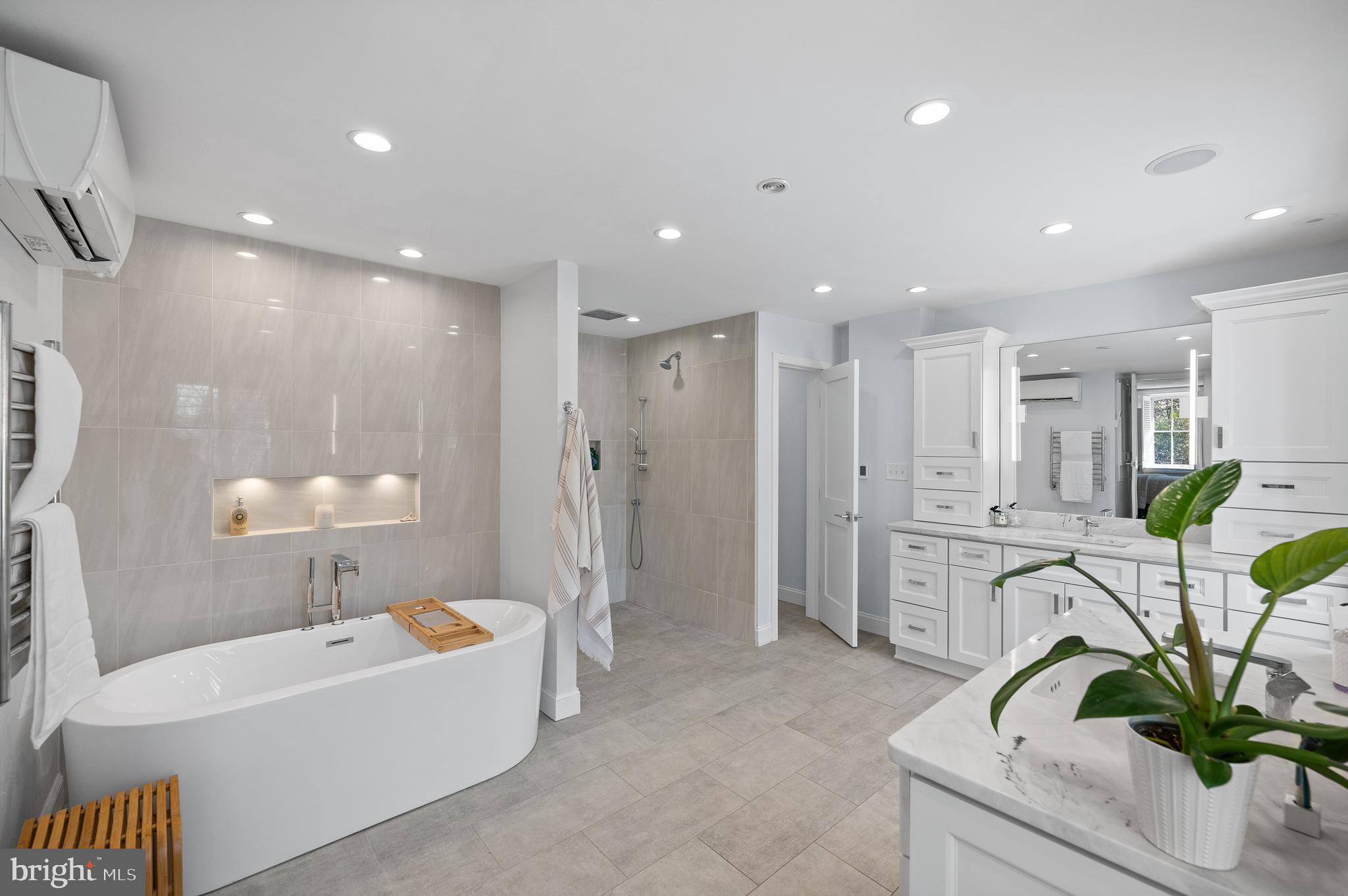 GREYTHORNE WOODS - Residential