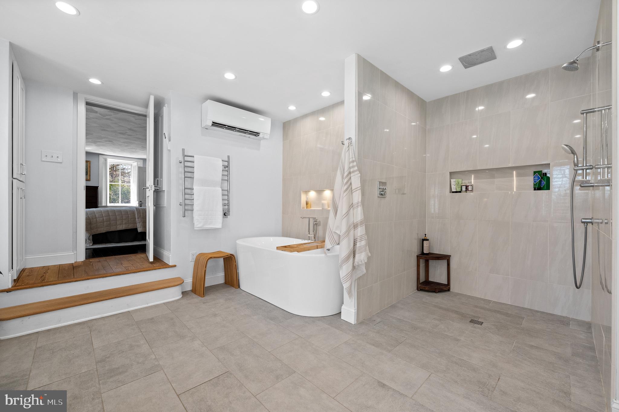 GREYTHORNE WOODS - Residential