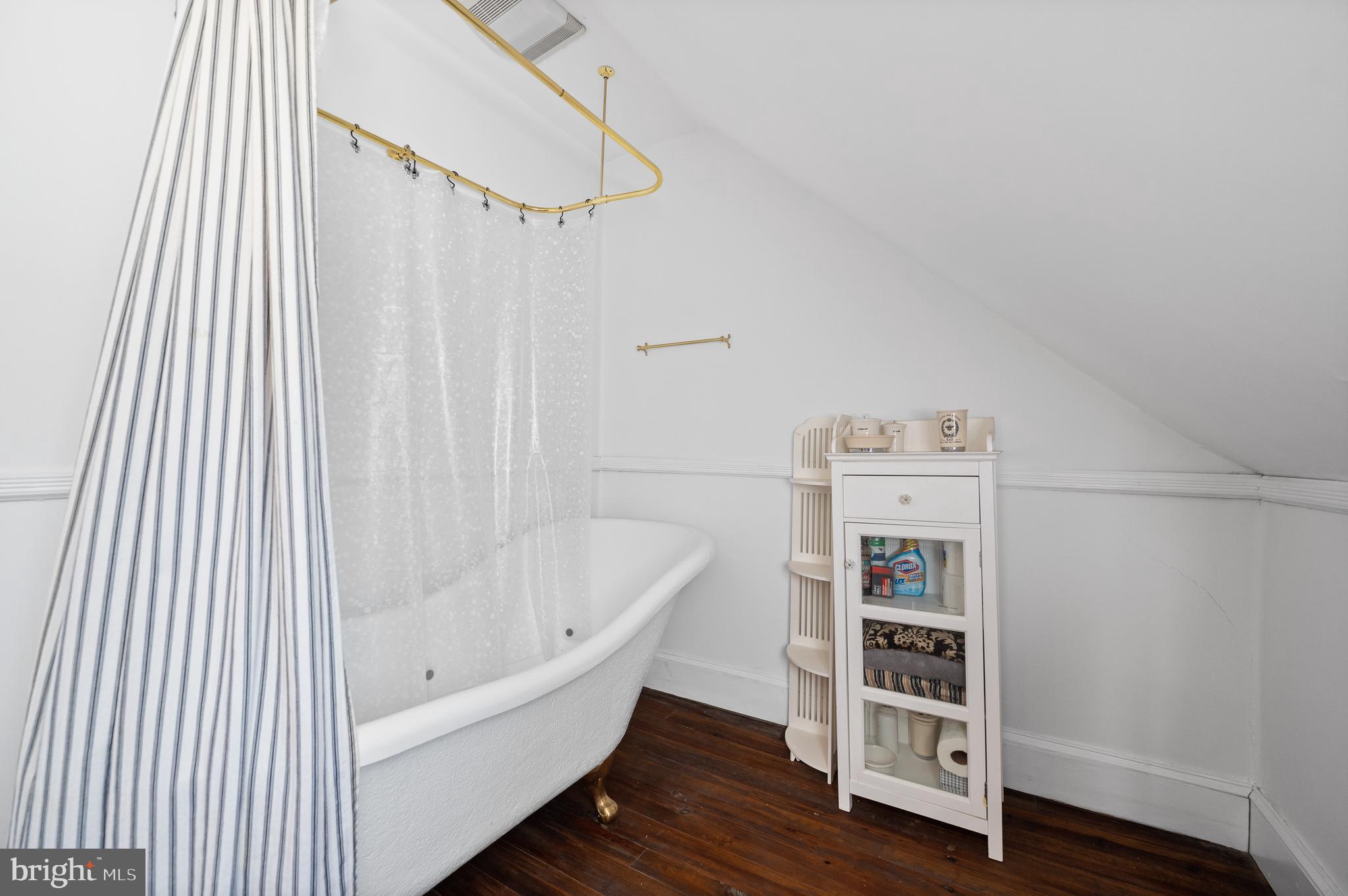 GREYTHORNE WOODS - Residential