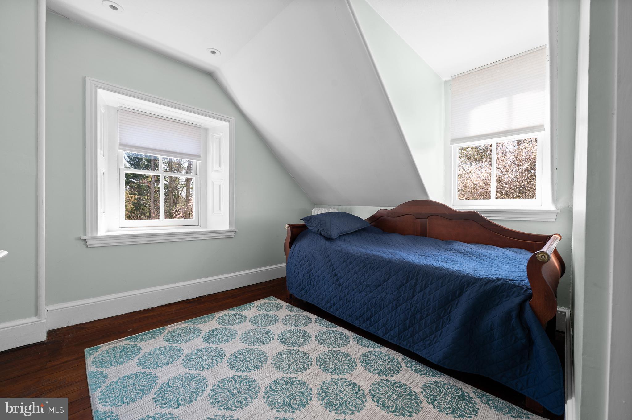 GREYTHORNE WOODS - Residential