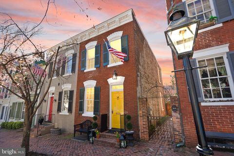 Townhouse For Sale - 112 Prince Street<br/> ALEXANDRIA, VA 22314