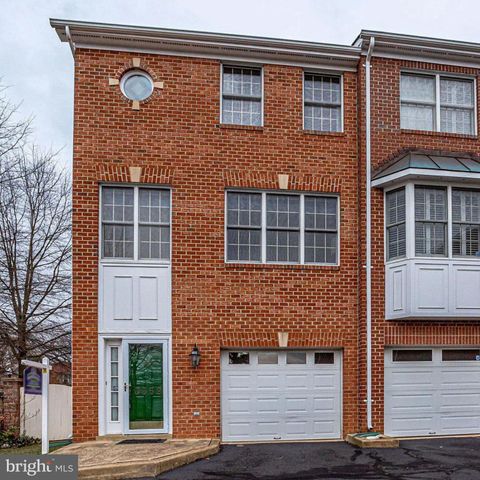 Townhouse For Rent - 3352 5th Street<br/> ARLINGTON, VA 22204