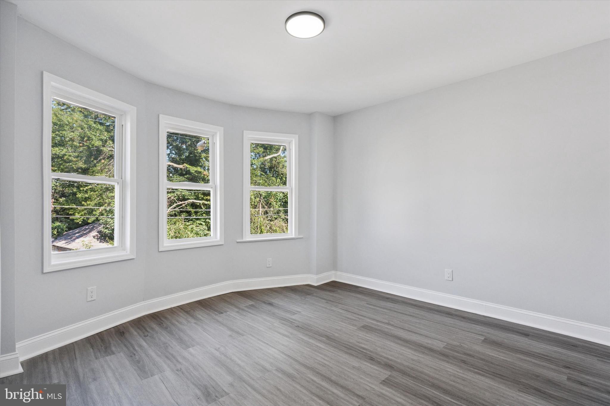 10 LASALLE AVENUE