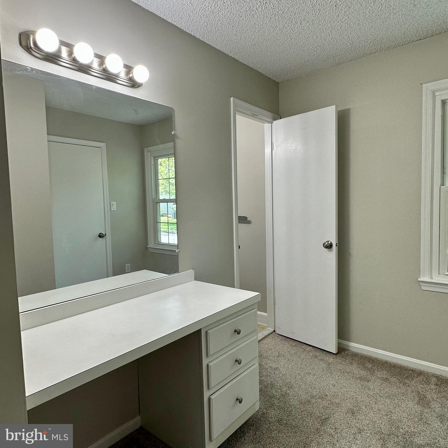 NEWPORT/RIVER MOUTH - Residential Lease